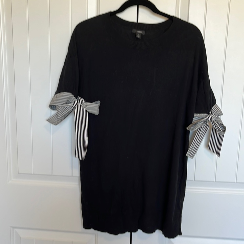 Halogen size M lightweight long black sweater with tie sleeves.